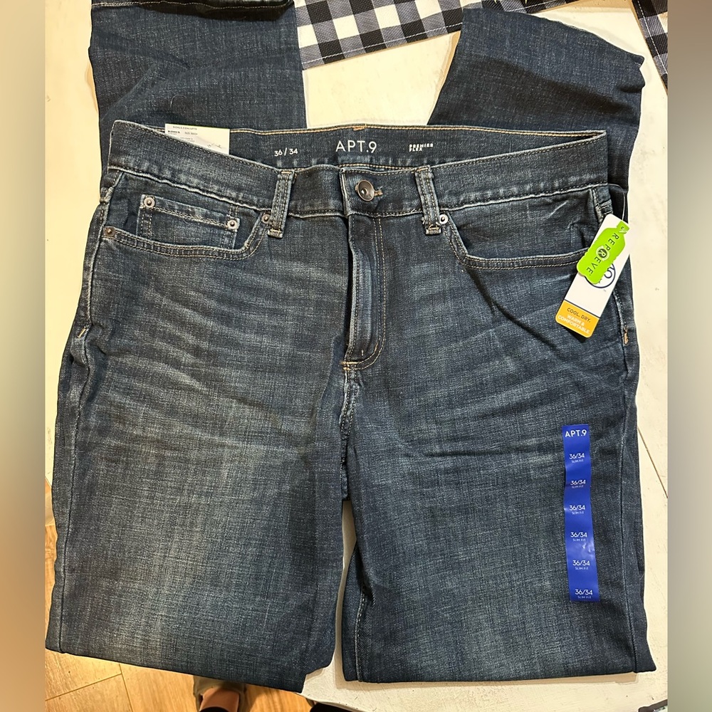 Men's Apt. 9 slim fit jeans! NWT